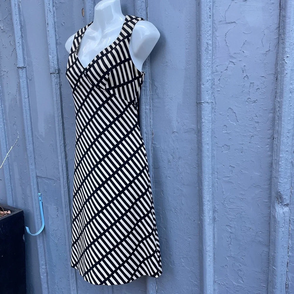 Versace Versus geometric wool A frame shift dress, size IT42 (US 6) - Picture 4 of 15